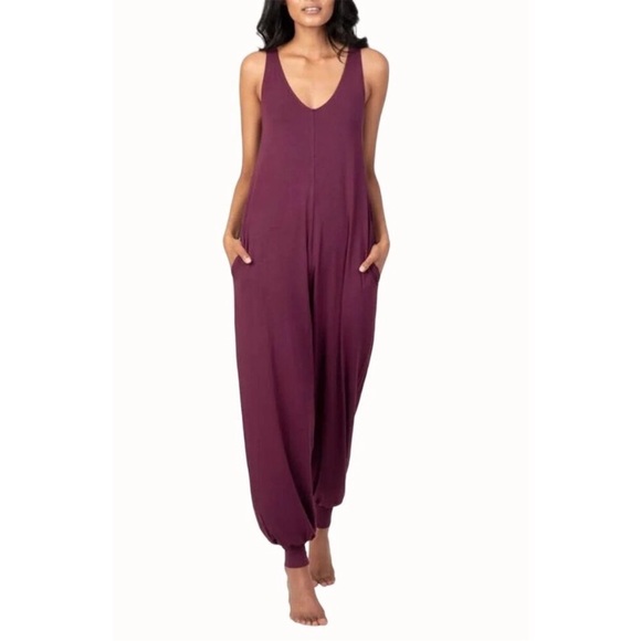 NWT Lively All Day Jumpsuit Romper Jogger V-neck Cozy Pockets Plum Size SMALL - Picture 1 of 5
